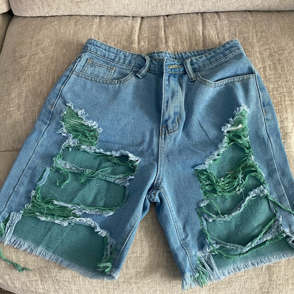 NEW NO TAGS.  Shorts